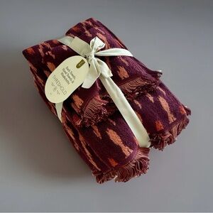 Nwt Threshold Burgundy Maroon towel set